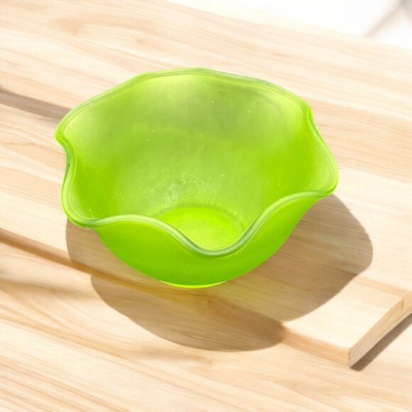 Vintage Apple Green Frosted Glass Bowl Scalloped Edge Decorative Serving Dish 5" - Picture 3 of 10